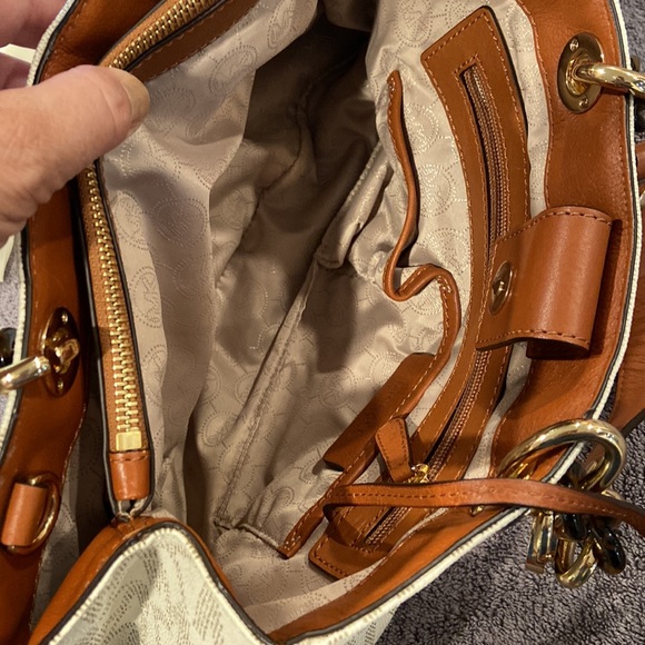 Michael Kors white signature Jet Set purse - Picture 6 of 11